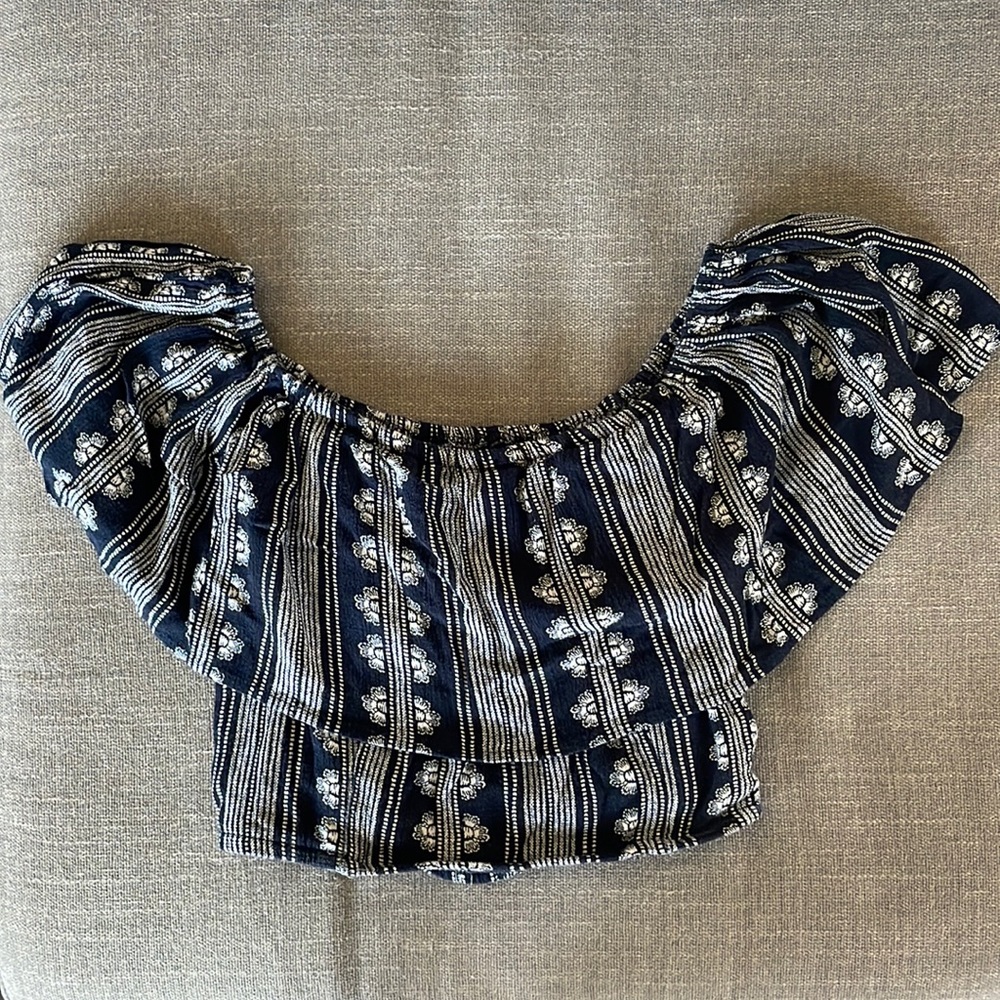 Band of Gypsies blue and white floral crop top Size XS